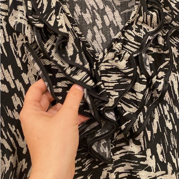 Black and Gray Patterned Women's Top - Picture 4 of 9